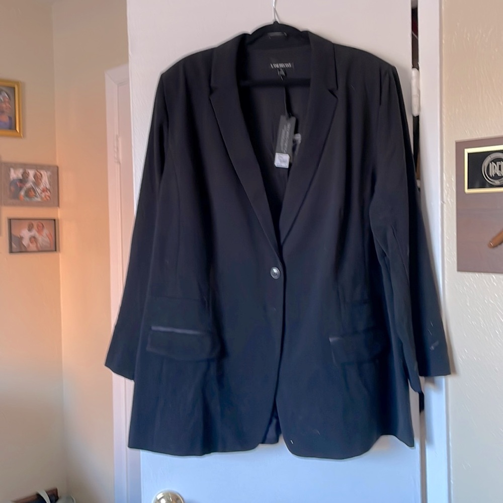 Black blazer, fully lined but light weight.  Lane Bryant brand. Size 24z.